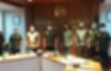 Rela Tak Nikmati Uang THR Supaya Bisa Berikan Sembako pada Warga Pesisir, 2 Prajurit TNI AL Dapat Apresiasi dari Ketua MPR, Bambang Soesatyo: Tindakannya Memberikan Keteladanan Bagi Masyarakat