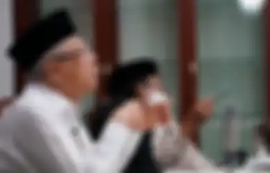Yang Lain Sibuk Urus Corona Demi Lancarkan New Normal, Wapres Ma'aruf Amin Kini Sedang Rencanakan Jabar Jadi Kawasan Industri Halal, Erick Thohir Disindir Tuk Siapkan Lahan: Pak Menteri Ini Paling Kaya