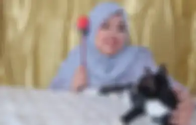Kontras dengan Penghasilanya yang Fantastis Hingga Rp 100 Juta Sebulan, Rumah Kekeyi Ternyata Amat Sederhana, Halamannya Penuh Unggas Mulai dari Ayam Hingga Angsa