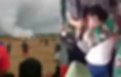 Orang Tuanya Gugur dalam Bertugas, Anak Pilot Helikopter yang Jatuh di Kendal Langsung Menangis Pilu di Atas Peti Jenazah Ayahnya, Videonya Buat Netizen Tak Kuasa Teteskan Air Mata
