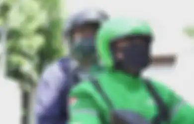 Kisah Ojol Jalani New Normal, Harus Pakai Protector Mirip Gatot Kaca