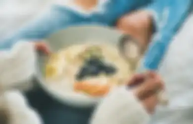 10 Makanan Sehat yang Bisa Bikin Kita Bahagia. Makan saat Lagi Sedih!