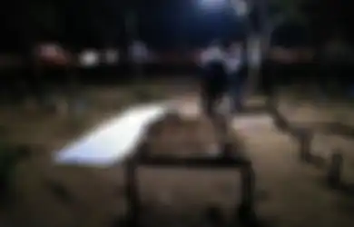 Baunya Sangat Busuk, Penemuan 5 Bungkusan Pocong Berisi Bangkai Ayam dan Foto-foto Wanita Gemparkan Warga Kudus, Polisi: Kami Menduga Ini Praktik Ilmu Hitam