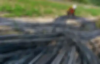  Warga Garut Ini Pasang Sendiri Kabel Optik di Kampungnya, Internet Unlimited Cuma Rp 33 Ribu Sebulan