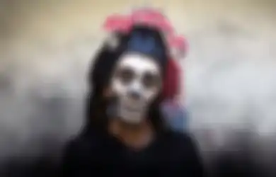 Nggak Mau Kalah Sama Kaum Millenial, Penari Senior Didik Nini Thowok Bikin Terpukau Netizen Saat Ikutan Lathi Challenge: Anak TikTok Migggir Dulu, Sungkem Sama Maestro 