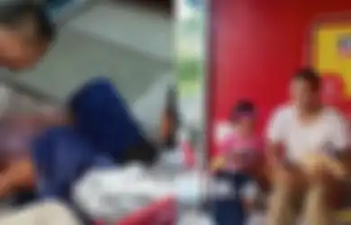 Modal Nekat Meski Panik dan Gemetaran, Pak Kades Ini Mendadak Jadi Bidan Darurat Bantu Wanita Melahirkan di Pinggir Jalan: Bayinya Saya Tadahi 2 Tangan