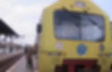 KRL Jogja - Solo Resmi Beroperasi, Bagaimana Nasib KA Prameks?