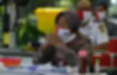 Risma Minta Maaf dengan Suara Parau Sambil Sujud Pegang Kakinya, Dokter Ini Sebut Ada Salah Paham: Saya Ngomong Apa Adanya