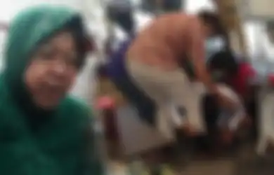 Bersujud Seraya Menangis di Kaki Seorang Dokter, Tri Rismaharini Ngemis Maaf Soal Rumah Sakit Overload Pasien Covid-19, Wali Kota Surabaya: Faktanya Memang Banyak!