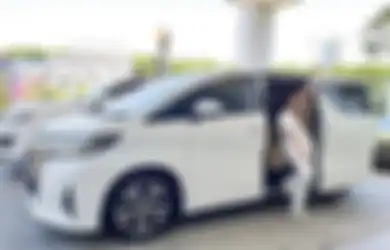 Baru Saja Gelar Syukuran Adiknya yang Sembuh dari Covid-19, Via Vallen Bagikan Video Mobil Mewahnya Dibakar Orang, Tapi Sang Pedangdut Malah Panik Sama Nasib Makhluk Kesayangannya Ini 