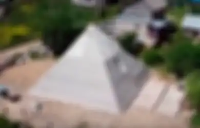 Viral di Rusia, Suami Istri Ini Buat Piramida Setinggi 9 Meter di Halaman Belakang, Mengklaim dapat Lindungi Mereka dari Infeksi Corona Virus