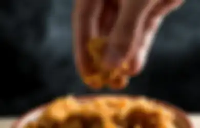 Harus Tahu, Ternyata Makan Pakai Tangan Memberikan 4 Manfaat Ini!