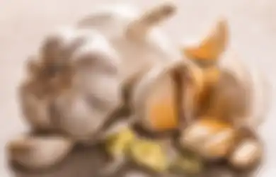 Pantesan Selama Ini Lama, Ternyata Begini Cara Mudah Mengupas Bawang Putih