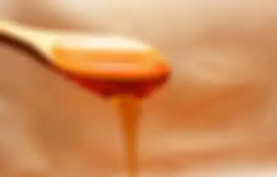 Madu Enggak Boleh Diambil dengan Sendok Logam, Sebenarnya Mitos atau Fakta sih?