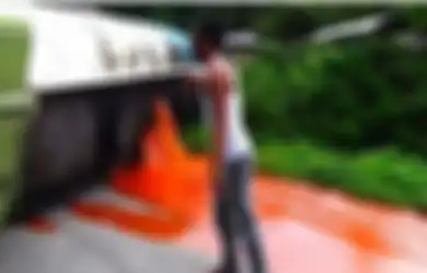 Sesenggukan Habis Kecelakaan, Sopir Ini Nangis Ketakutan Lihat Truk yang Dikemudikan Tumpahkan Muatan, Tak Disangka Justru Begini Respon Juragannya