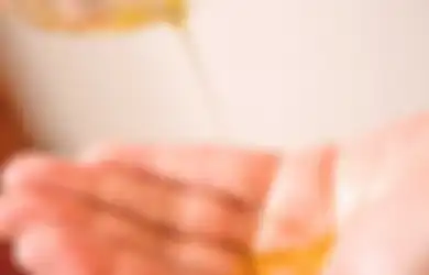 Anti Breakout! Coba DIY Cleansing Oil Untuk Kulit Berminyak & Berjerawat Ini!