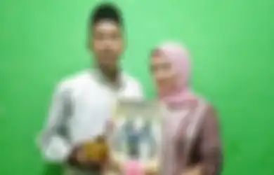 Pengennya Cari Sesuatu yang Beda di Hari Pernikahannya, Pasangan Pengantin Youtubers dan Model Ini Justru Dicerca Netizen Usai Pamerkan Maskawin Sandal Jepit dan Air: Cuma Cari Sensasi!