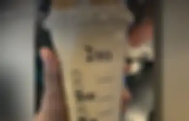 Gara-gara Pake Hijab, Cewek Ini Malah Dikasih Nama 'Isis' di Gelas Starbucks