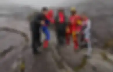 Kelompok Pendaki Panjat Gunung Pake Kostum Avengers, Ini Tujuan Mulia Di Baliknya