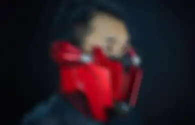 Kewl! Artis Ini Bikin Masker Yang Terinspirasi Gundam, Bisa Buat Tangkal Corona Nggak, Ya?