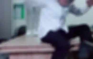 Etikanya Udah Mati, Kadis di Bondowoso Harus Lepas Jabatan Usai Peragakan Tiup Seruling Tarian Ular Bersama Perempuan di Atas Meja: Demi TikTok