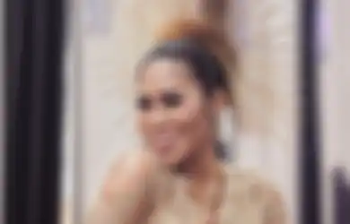 Siap Lawan Indah Putri Indriani dan Thahar Rum di Luwu Utara, Evi Masamba Dituding Hina Sarjana, Sang Biduan Justru Ngegas Saat Beri Pembelaan: Saya Penyanyi Pilihan Masyarakat