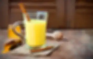 Resep Susu Kunyit Madu yang Jaga Daya Tahan Tubuh Selama Pandemi!
