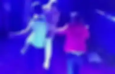 Urat Takutnya Putus, Pria Ini Joget Genit dengan Biduan di Depan Istri, Panggung Sontak Berubah Jadi Arena Tawur