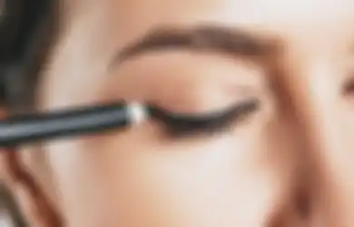 Bagus Buat Pemula & Remaja, Ini 3 Pensil Eyeliner di Bawah 5 Ribu!