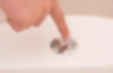 Boys, Lo Wajib Tutup Penutup Kloset Saat Pencet Tombol Flush. Ini Alasannya