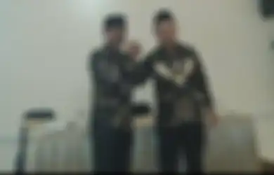 Siap Lawan Gibran Rakabuming Raka di Pilkada Solo, Penjahit Baju dan Ketua RW Penantang Putra Jokowi Serahkan Berkas Tambahan ke KPU Solo