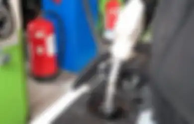 Bisa Terbakar, Ini Bahaya Mengisi Bensin Sepeda Motor Sampai Luber!
