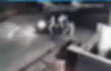 Motornya Jalan Pelan-pelan Cari Alamat, Emak-emak Driver Ojol Ini Nekat Rebut Celurit Begal Sampai Bikin Lawannya Lari Tunggang Langgang, Aksinya Jadi Tersebar Kemana-mana