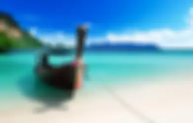 Mahasiswa Ini Rela Sewa Perahu dan Sebrangi Pulau Demi Dapetin Sinyal Untuk Kuliah Online