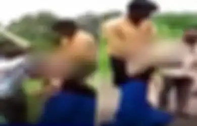 Diarak Keliling Kampung Sambil Gendong Sang Suami, Istri Ini Tertatih-tatih Jalani Hukuman Usai Dituduh Selingkuh Tanpa Bukti, Tiap Berhenti Kelelahan Dipukul hingga Dilempari Batu