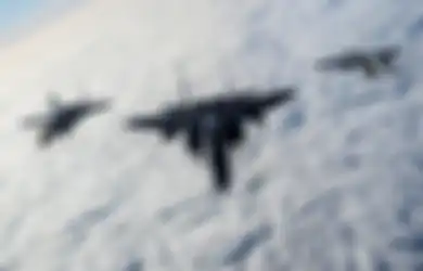 Kian Menegangkan, Amerika Pamer Bisa Pukul Mundur Pembom Strategis Rusia, Kini Jet Tempur Sukhoi Su-27 Usir 2 Pengintai AS di Perbatasan