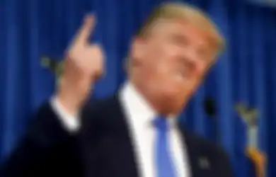 Selalu Anggap Sepele Bahaya Corona, Ternyata Donald Trump Kontak Fisik dengan Sosok Cantik Ini Sebelum Dinyatakan Positif Covid-19, Sampai Peluk Cium?