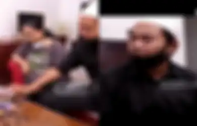 Ngotot Tolak Hasil Investigasi Polisi, Ibu Yodi Prabowo Keceplosan Curigai Sosok Berbaju Hitam di Video, Ayah Korban Langsung Lempar Lirikan Misterius Tolak Tunjukkan Barang Bukti, Ada Apa?