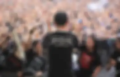 Banyak Dipake Orang, 5 Kaos Band Ini Jadi Identik Dengan Para Posers