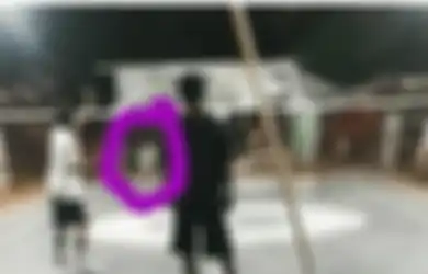 Duduk Santai Layaknya Penonton, Peserta Turnamen Badminton Dibuat Merinding Lihat Potret Pertandingannya Ditonton Sosok Mirip Kuntilanak, si Pemilik Foto Angkat Bicara