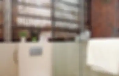 Mainkan di Dinding Kamar Mandi, Begini Cara Hadirkan Tipografi di Rumah