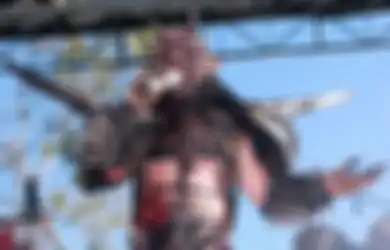 Siswa Ini Pake Kostum Tiap Ngambil Rapot, Terbaru Jadi Cosplay Personil GWAR
