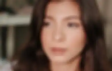 3 Gaya Anti Boring Shalom Razade, Putri Wulan Guritno Pakai Kaos Putih
