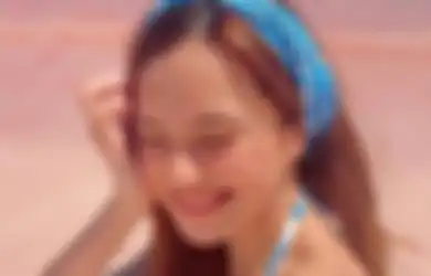 4 Gaya Manis & Playful Beby Tsabina Saat Liburan Ke Labuan Bajo, NTT!
