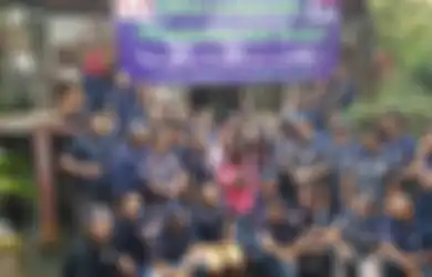 7 Komunitas Unik di Indonesia, Ada Perkumpulan Orang Yang Suka Nongkrong di Kuburan