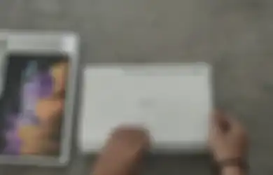 Unboxing Samsung Galaxy Tab S7+, Layarnya Bikin Puas Nonton Netflix