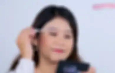Tutorial Membentuk Alis Cukup Pakai Lem Bulu Mata. Lagi Viral!