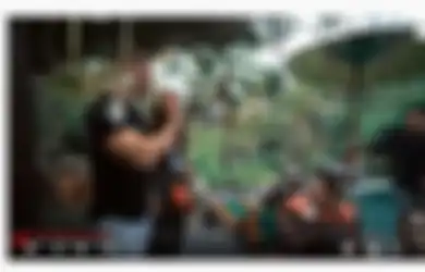 Hampiri Ashanty yang Sedang Bersantai, Kelakuan Pria Bule Pacar Millendaru Bikin Istri Anang Hermansyah Keheranan: Gua Kayak Nenek-nenek Kayaknya