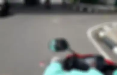 Nyeleneh Bin Kocak, Driver Ojol Dapet Orderan Usir Cicak Dari Pelanggan