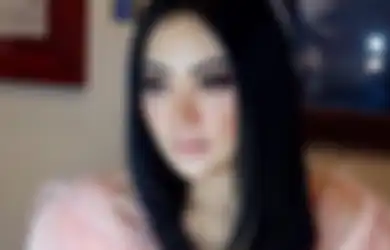 Anaknya Jauh-jauh Kuliah di Luar Negeri, Kakak Tiri Syahrini Tinggal di Rumah Sederhana